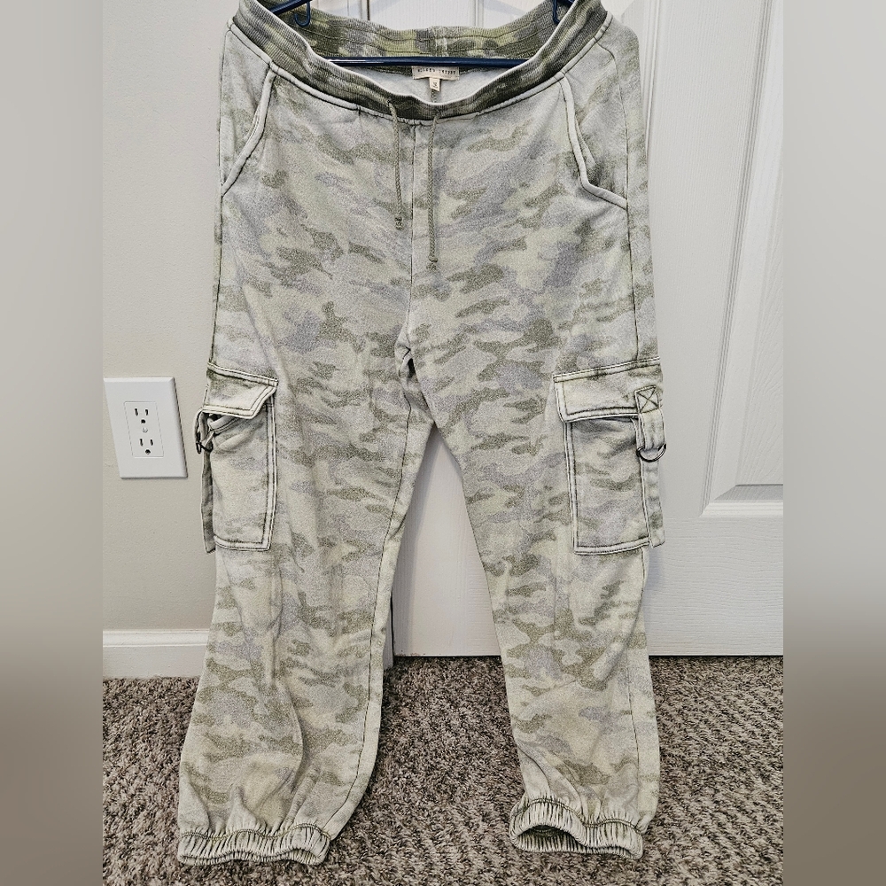 Gilded Intent Camo Cargo Joggers NWOT
